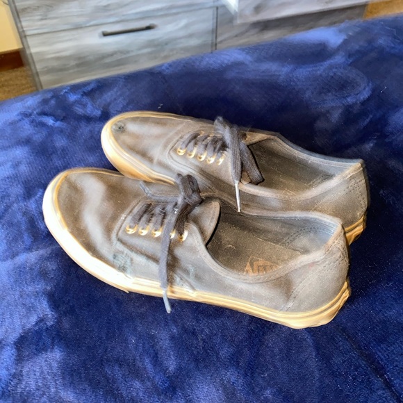 Vans - Picture 2 of 2